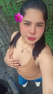Karoline_ Public зображення
