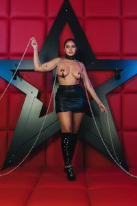 AmbarJames_ “𝓣𝓱𝓮 𝓹𝓵𝓮𝓪𝓼𝓾𝓻𝓮 𝓲𝓼 𝓲𝓷 𝓬𝓸𝓷𝓽𝓻𝓸𝓵” Hình 2