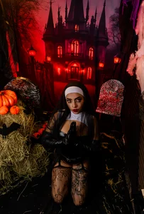 MiiaaMoonroee Sin can also be art 🖤🎭 Foto 2