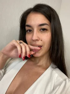 EmmyNoel: Temptation in soft light 📸🔥 ( фото)