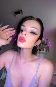 Playful_Julia Public Pic 4