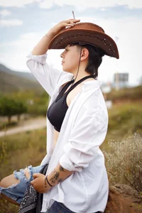 AbbySmiitth_ 🤠 Under the sun… and ready to get into mischief 🔥 Pic 6