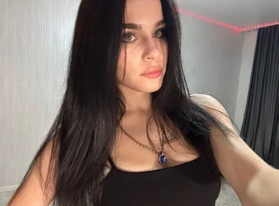 JeniceSourwine What do you think of my new hair color? 🖤 Pic