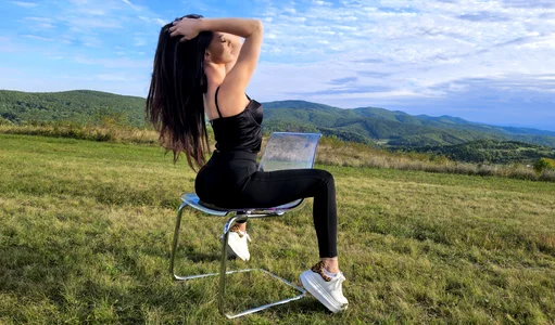 MiaGoldXSit back and relax图片 3