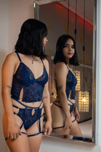 PetiteSalome Public Pic
