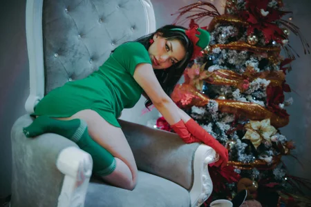 Alexa_Thaylor_ Merry Christmas Pic 4