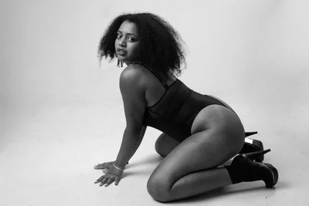 Natasha_rose__ Passion in Black and White 🥵 Immagine 