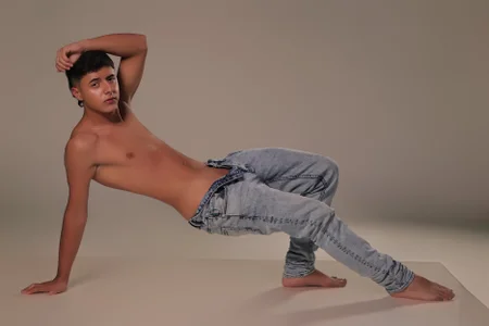 Justin_ortiz curious young man รูป  2