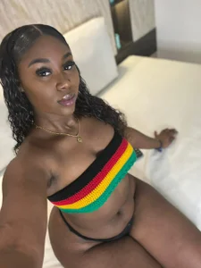 ely_brown_: Body Very Sexy🤩 ( 3 фото)