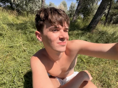 more of me 🥰 de YourMilkyGuy  5 Imagens