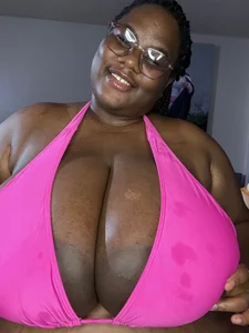 Lola_Walker bikini Pic