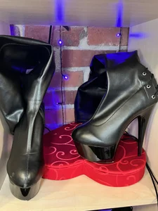 LaRouxxx HEELS Pic 2