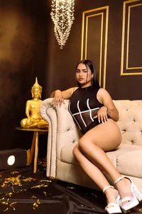 Alice_Roys Glam girl Pic 2