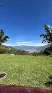 peterannaud in the field Pic