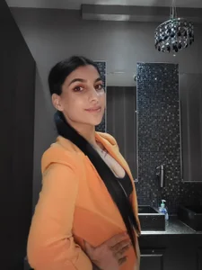 Samira30 Public Pic 4