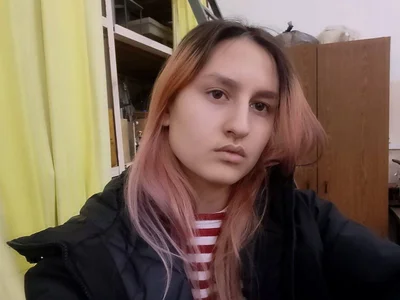 MayaGrins Soft Gaze & Pink Hair slika 5