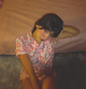 Kitty 🌸 de AitanaJhons_  6 Imagens