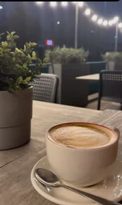 CharlotteGraay Today I give myself a moment of pause. With a cup of coffee in my hands and a calm soul. Bilde 2