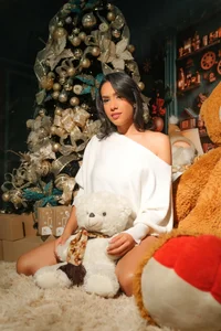 PilarJones_ Merry Christmas 2025 🎄 Pic 5