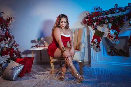 LaurenWelly_ Merry Christmas dear friends 🎄🎁🦌  5টি ছবি