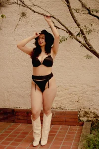 Hi :) 🖤 od victoria_camm  2 snímek