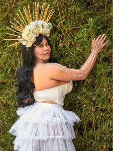 Enter my world as a sultry mystery. Every curve awaits your gaze. Ready to be captivated? od Margaret_Saunders  4 snímek