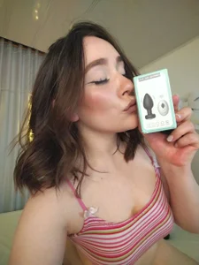 sofi_graay_ kullanıcısının Enjoying my new toy, go wacht the video 🔥🤎 albümü -  2 fotoğraf