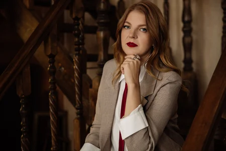 YourUniverserBusinesslike, daring and sexy图片