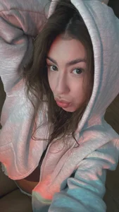 KeilaJeschon Wealthy battle 🪭🐲🥧 Pic 3