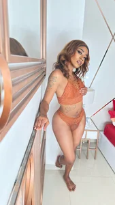 bella_tinkerbell_bahamas With this color my skin looks delicious Pic 3