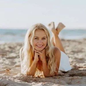 Carla_Vogue Public Pic 6