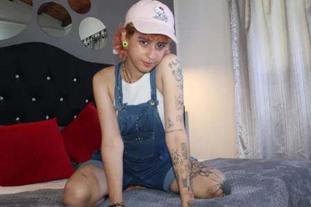 Ethan_lennox pink Bilde