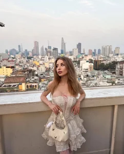 BritanyCrowner Public slika 3