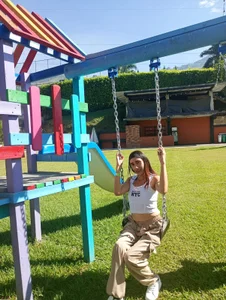 crystal_sm I would like to be the leaf that breaks and falls on you 💚sliding between your lips like an intens Foto 2