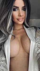 Milana_Sapphire Public Pic 2