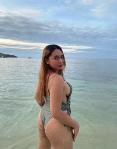 Lustrous_Nathalie Let your hands do what your eyes can’t. Pic