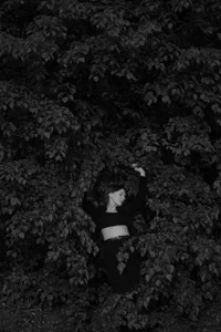 AnnWaddie dark vibe  2টি ছবি