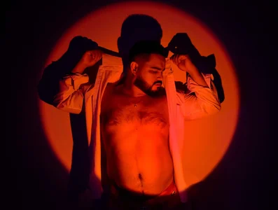 MichaelBear_ UNDER THE LIGHTS🔥✨ Pic