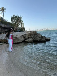 How do I look with this dress on my nice vacations?🌸 de Clawdeen__wolf  Imagens