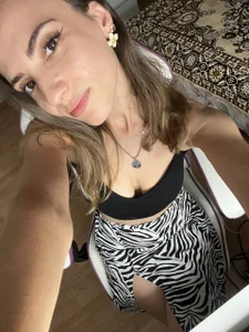 amelia_meili I'm so different^^ Pic 6