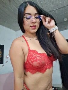 ValentinaGarcia3Do You Like the Color Red?图片 2