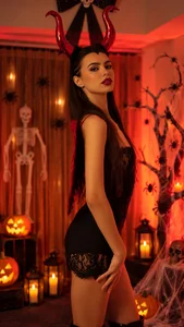 alexxisrae Too Cute to Spook Pic