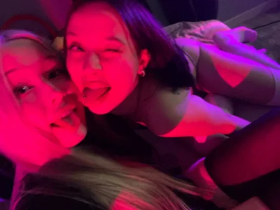 BabyMooon: The brunette and the blonde are whispering their secrets to you… Wanna find out? 🔥 ( 3 фото)