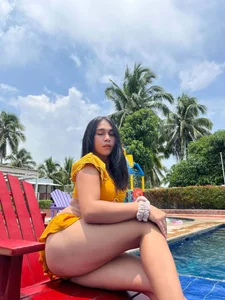 Naughtyhotemerald Public 圖片