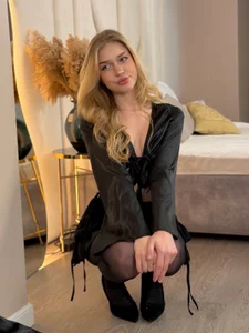 JenniNellson 🖤😘 Pic 9
