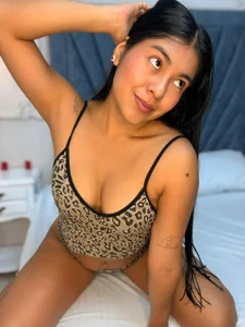 Leandra-Johnson: Between us there’s a fire no one else sees.🔥 ( фото)