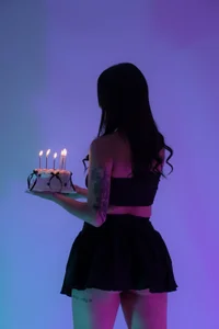 Happy birthday to me 🖤💜🥳 de evelyn_rummage  3 photos