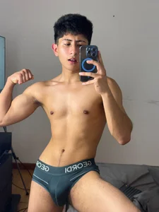 Fittnes boy 💪😏 de AndyJustgame_  3 Imagens