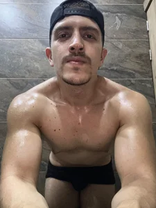 ALANNFERRER My muscles full of oil Hình 3