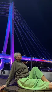 roxana_brooksのNeon orgasmの 4枚の写真